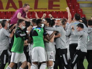 Sergen Yalçın, ilk kez gittiği İzmir deplasmanında 2 kupa peşinde!
