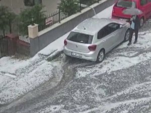 Çekmeköy’de dolu yağışı etkili oldu