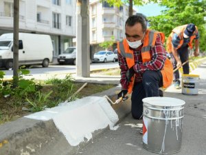 Esenyurt’ta ana arterlerde refüj boyaları yenileniyor
