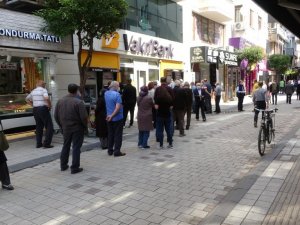 Kapanma sonrası cadde ve sokaklarda yoğunluk başladı