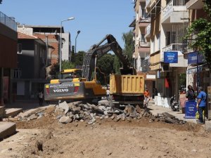 Nazilli Belediyesi yol yapım çalışmalarını sürdürüyor