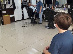 Tam kapanmanın ardından berberlerde yoğunluk oluştu