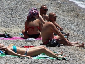 Tam kapanma biter bitmez sahillere akın ettiler