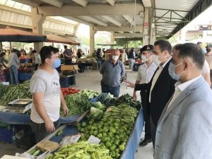 Burhaniye’de Kaymakam Memiş Pazar denetimine katıldı