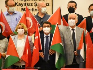 Şehzadeler Belediye Meclisi Filistin için tek yürek oldu