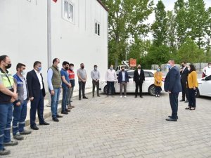 Pandemide özveriyle çalışan personele başkandan moral