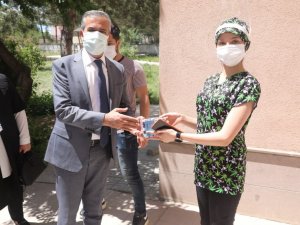 Başkan Yıldızkaya pandemi sürecinde büyük bir özveriyle gece gündüz çalışan hemşireleri unutmadı