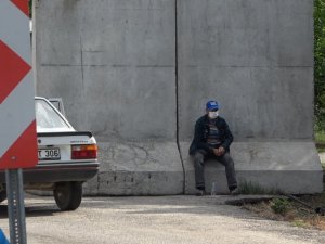 Karantinada olması gereken kişi hasta ziyaretine giderken yakalandı