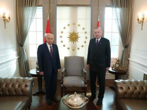 Cumhurbaşkanı Recep Tayyip Erdoğan, MHP Genel Başkanı Devlet Bahçeli’yi Cumhurbaşkanlığı Çankaya Köşkü’nde kabul etti.