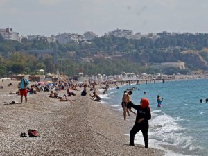 Antalya vaka sayısında kırmızı bölgeden uzaklaştı