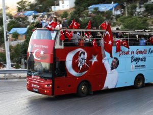 Bayraklı’da 19 Mayıs coşkusu mahallelerde yaşandı