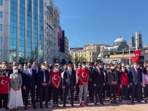 Taksim Meydanı’nda 19 Mayıs töreni
