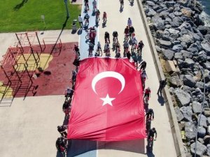 19 Mayıs’ta dev Türk bayraklı bisiklet korteji havadan görüntülendi