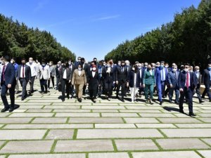 İYİ Parti lideri Akşener’den Anıtkabir’e ziyaret