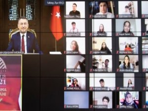 Cumhurbaşkanı Yardımcısı Oktay ve Bakan Selçuk 81 ilden gençler ile online buluştu