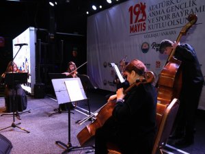 Gölbaşı, operanın ezgileri ve ışık şovları ile 19 Mayıs ruhunu yaşattı