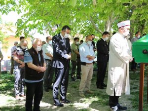 Vali Çelik, Münevver Özkalay’ın cenaze namazına katıldı