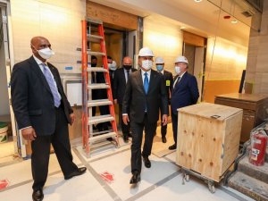 Çavuşoğlu, New York’ta Türkevi Binasını ziyaret etti