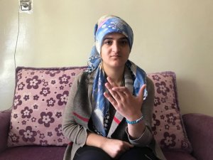 Genç kız yeniden elini tam kullanabilmenin umuduyla yaşıyor