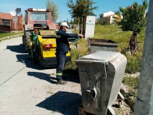 Emet’te çöp konteynerleri yıkanıp dezenfekte ediliyor