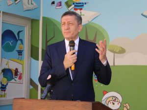 Bakan Selçuk: “Bazen bizim yaklaşımlarımız çocuklarımızın ihtiyacı olmayan alanlarda zorlanmalarına yol açıyor”