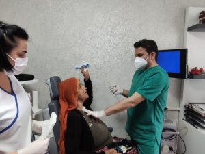 Boğazındaki delik 30 yılın sonunda kapatılınca hem sağlığına hem sesine kavuştu