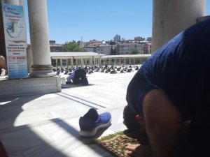 Tüm camilerde Filistin için dua edildi