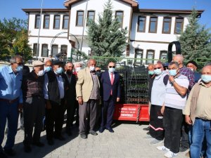 Keçiörenli çiftçilere 87 bin 680 adet ücretsiz sebze fidesi dağıtıldı