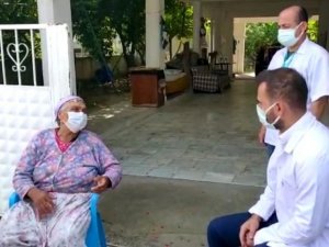 Aşıdan korkan yaşlı çifti, sağlık ekipleri ikna etti