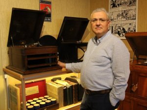 60 ülke gezerek tarihin izlerini taşıyan koleksiyonunu oluşturdu