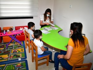 Çocuklara "oyun terapisi"