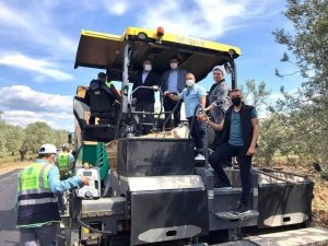 Büyükşehir Belediyesi Gömeç’in sahil yollarını asfaltlıyor