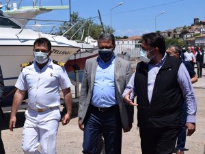 Ayvalık’ta AK Parti İl Başkanı Başaran fırtına mağdurlarıyla buluştu