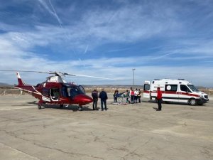 Hava ambulansı anjiyo olması gereken yaşlı adam için havalandı