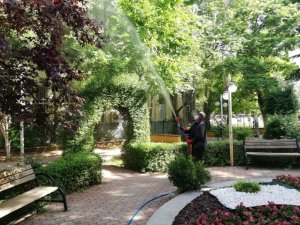 Gölbaşı’nda ilaçlama devam ediyor