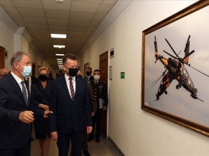 Milli Savunma Bakanı Akar, Polonyalı mevkiidaşı Blaszczak ile bir araya geldi