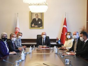 5 milletvekili Ayvalık’taki afetzedeler için Bakan Karaismailoğlu ile görüştü