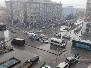 Kuraklıkla karşı karşıya kalan Erzurum, aylar sonra yağmura kavuştu