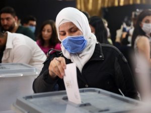 Suriye’de Esad rejiminin kontrolündeki bölgelerde halk, sandık başında