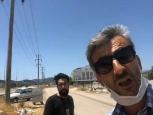 Yol kenarına çöp atıldığını gören muhtar çılgına döndü