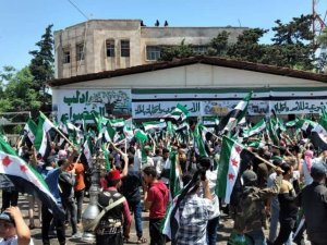 Esad, kimyasal saldırı düzenlediği ifade edilen Duma’da oy kullandı