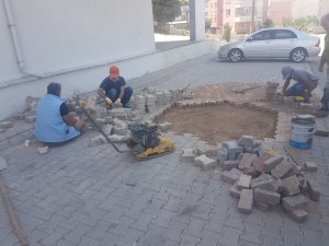 Gölbaşı ilçesinde kaldırım taşları yenileniyor