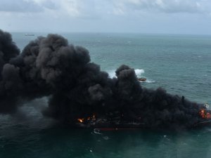 Sri Lanka’da yanan gemide "petrol sızıntısı" belirtisi