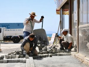 Didim’de yol yapım çalışmaları devam ediyor