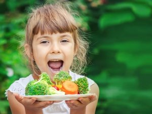 Dr. Görür: "Çocukların günde 20-30 dakika güneşlenmesi D vitamini ihtiyacını karşılar"