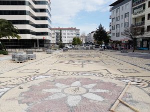 Açık hava galerisi gibi cadde