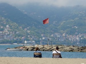Ordu’da vatandaşların, pandemi kuralları dahilinde sahil keyfi