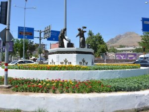 Ergani Belediyesi çevre düzenlemelerine devam ediyor