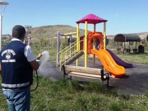 Bayburt’ta haşerelerle mücadele kapsamında ilaçlama yapıldı