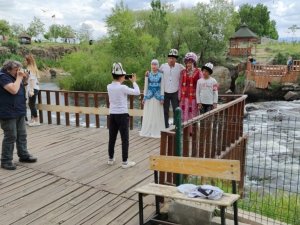 Usta fotoğrafçılar inci kefallerini görüntüledi